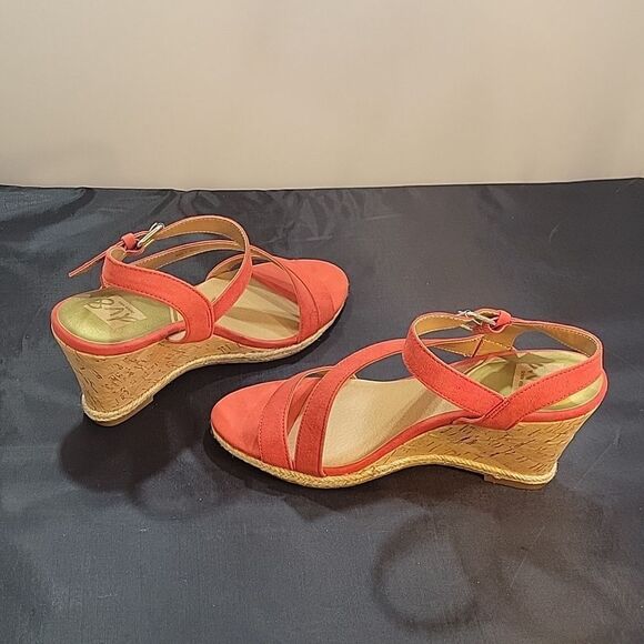 BRAND NEW DVBY DOLCE VITA MULTI-STRAP WEDGE STYLE OPEN TOE SANDAL - Picture 13 of 16